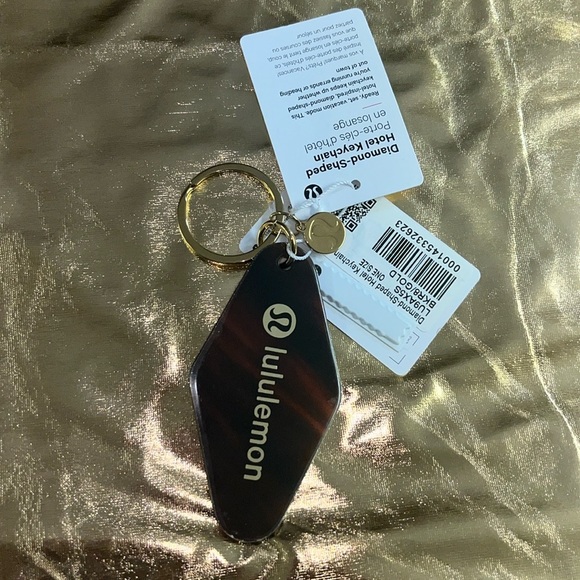 Lululemon Hotel key chain NWT - Picture 2 of 9